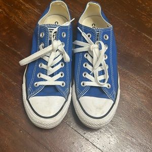 Converse Tennis Shoes